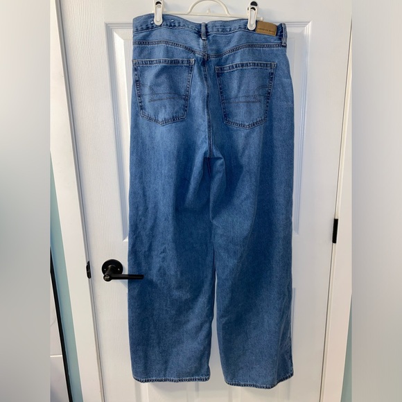 American Eagle Low-Rise Baggy Wide-Leg jeans - Picture 2 of 3